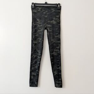 Spanx Camo green Leggings size Medium